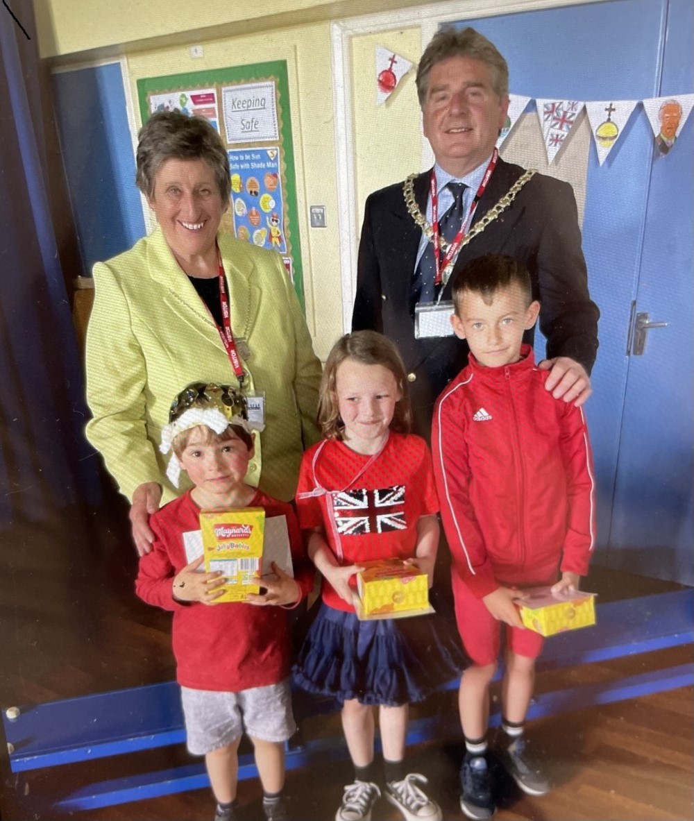 The Mayor and Deputy Mayor attended a lovely afternoon at Boroughbridge Primary School on Friday 5th May as celebrations took place to commemorate the coronation. 